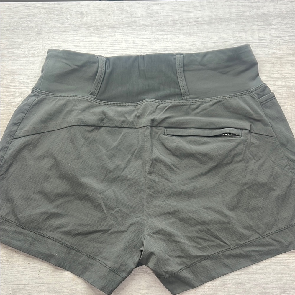 Athleta size 0 Trekkie North Olive Green Women's Shorts - Picture 2 of 3